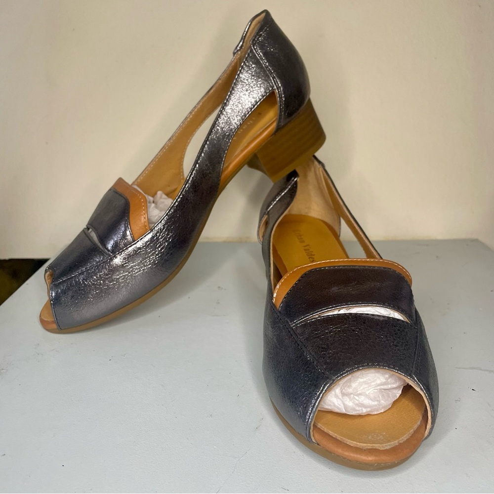 NEW Ethan Valdes Shoes Womens Sz 39 Peep Toe Low Top cutout Metallic Silver